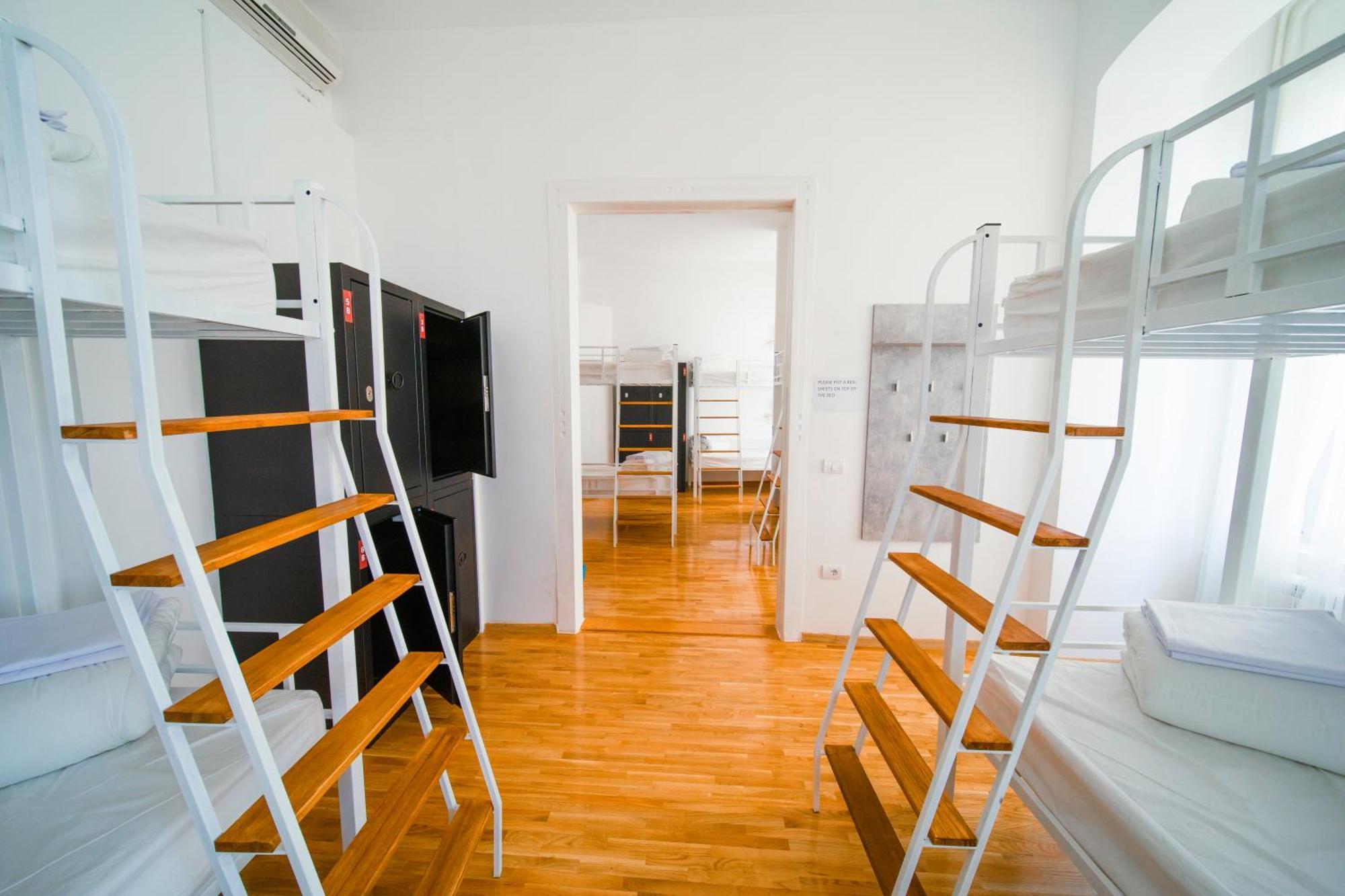 New Generation Hostel Como Lake Екстер'єр фото