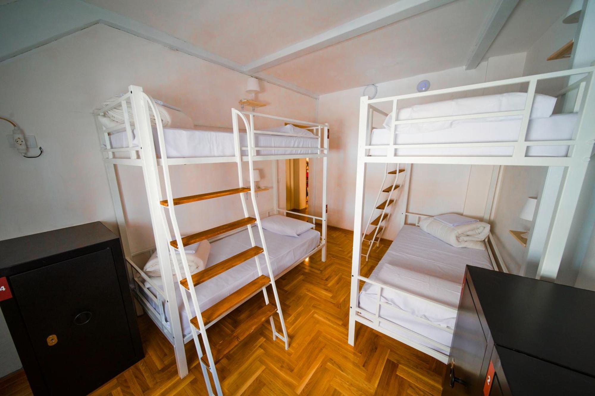 New Generation Hostel Como Lake Екстер'єр фото