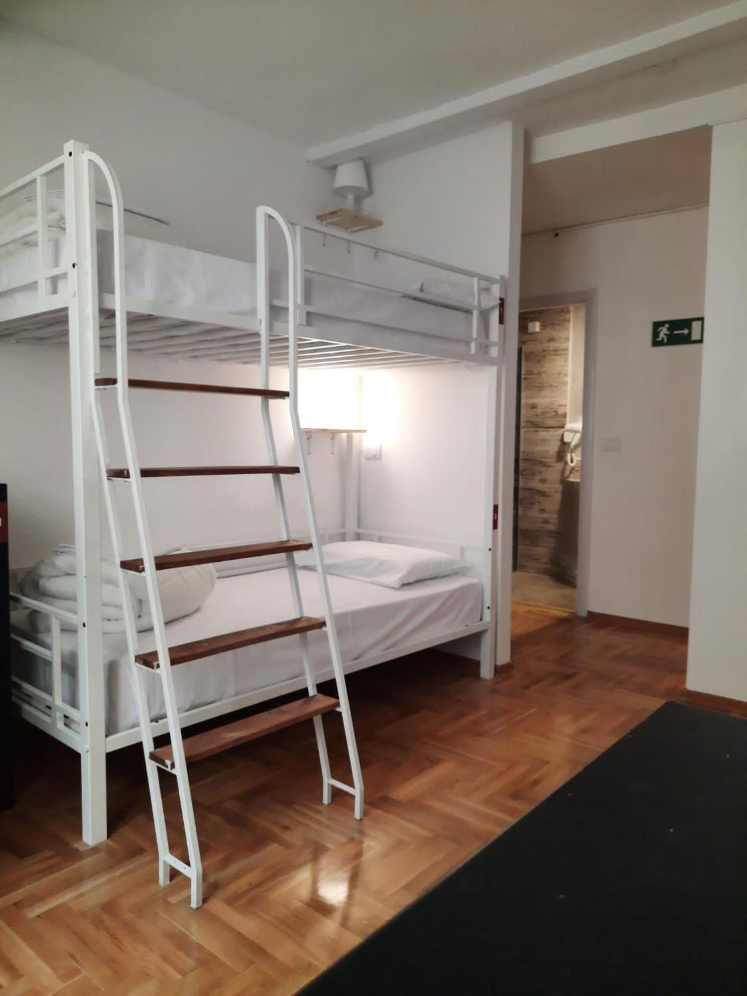 New Generation Hostel Como Lake Екстер'єр фото